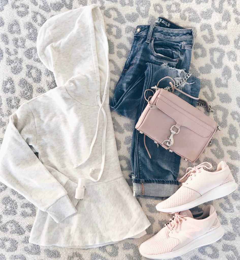 outfit pink sneakers