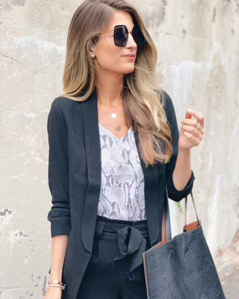 fashion blogger wearing express workwear ruched sleeve black boyfriend blazer